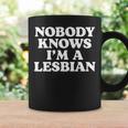 Nobody Knows I'm A Lesbian Gay Lgbtq ユーモア プライド 月 長袖tシャツ コーヒーマグ ギフトのアイデア