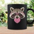 かわいいアライグマが吹くピンクのバレンタイン ハート バブルガム コーヒーマグ ギフトのアイデア