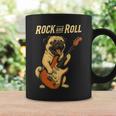 ロックするパグ犬 ギター演奏の面白デザイン コーヒーマグ ギフトのアイデア