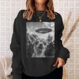 Chihuahuaelfie With Ufo Ufo と面白いチワワのセルフィー スウェットシャツ 彼女への贈り物