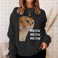 愚かなおしゃべり猫のミームニャーニャーニャー。 スウェットシャツ 彼女への贈り物