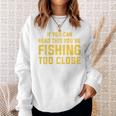 背面には「If You Can Read This You're Fishing Too Close スウェットシャツ 彼女への贈り物
