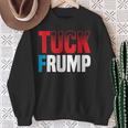 Tuck Frump 面白いアンチトランプデザイン。 スウェットシャツ 年配の女性への贈り物