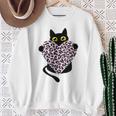 ピンクのヒョウ柄ハートを持つ黒猫 スウェットシャツ 年配の女性への贈り物