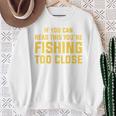 背面には「If You Can Read This You're Fishing Too Close スウェットシャツ 年配の女性への贈り物