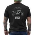 57 歳の誕生日男性オートバイ バイクに乗る人 1967 メンズTシャツ バックプリント