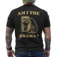 Am I The Drama Raccoon Unhinged Meme 陽気なアライグマのミーム メンズTシャツ バックプリント