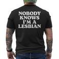 Nobody Knows I'm A Lesbian Gay Lgbtq ユーモア プライド 月 長袖tシャツ メンズTシャツ バックプリント