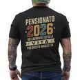 Uomo Pensione Regalo Papà Collega Divertente Pensionato 2026 T-shirt da uomo con stampa posteriore