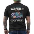 Wander Are Lostome Looking For Rocks Geologist メンズTシャツ バックプリント