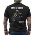 たぬきライダー バイク ビンテージ かっこいいタヌキ 狸 おもしろ 日本 動物 ユニーク オートバイ 乗り物 メンズTシャツ バックプリント