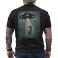 エイリアン誘拐パグ Ufo 面白い宇宙犬デザイン メンズTシャツ バックプリント
