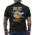 パイロット・イン・プログレス飛行機航空学校飛行機 メンズTシャツ バックプリント