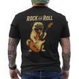 ロックするパグ犬 ギター演奏の面白デザイン メンズTシャツ バックプリント