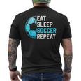 食べる、寝る、サッカーを繰り返す、面白いスポーツ、サッカー愛好家 メンズTシャツ バックプリント