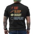 食べる寝るラグビーリピートラグビーコーチチームスポーツ メンズTシャツ バックプリント