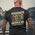 Uomo Pensione Regalo Papà Collega Divertente Pensionato 2026 T-shirt da uomo con stampa posteriore Regalos para ancianos