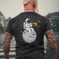 宇宙飛行士 演奏 トロンボーン 楽器 プレーヤー トロンボニス メンズTシャツ バックプリント 高齢者への贈り物