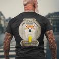 幸せはビールを持つ老人にあり 秋田犬 メンズTシャツ バックプリント 高齢者への贈り物