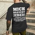 aying Gag Humour Ironic Mich Braucht Jeder ドイツ語 メンズTシャツ バックプリント 彼への贈り物