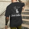 Just Cellin チェロ奏者 猫の音楽家 チェロを演奏 チェロ奏者 メンズTシャツ バックプリント 彼への贈り物