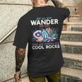 Wander Are Lostome Looking For Rocks Geologist メンズTシャツ バックプリント 彼への贈り物