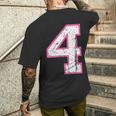 番号 4 ピンクのお気に入りの番号 メンズTシャツ バックプリント 彼への贈り物