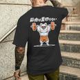 筋肉は裏切らない ポメラニアン グッズ 犬 おもしろ 面白い ネタ 筋トレ メンズTシャツ バックプリント 彼への贈り物