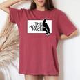 【バックプリント・背中側】ザ・ホース・フェイス The Horse Face 午年 馬 2026 パロディ 長袖tシャツ レディースオーバーサイズコンフォートTシャツ Crimson