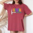 Rainbow Rockhound ロックピック 地質学ハンマー ロックハウンディング レディースオーバーサイズコンフォートTシャツ Crimson