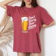 ビール ハッピー ビール好き Don't Worry Beer Happy Beer Drinker レディースオーバーサイズコンフォートTシャツ Crimson