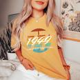 77 歳の誕生日男性女性 77 歳 1949 面白いギフト レディースオーバーサイズコンフォートTシャツ Mustard