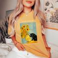 面白いゴッホ風変わりな猫とひまわりの花瓶パロディアート レディースオーバーサイズコンフォートTシャツ Mustard