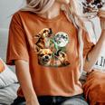 Vintage 90S Chihuahua Howling At The Moon Chihuahua Dog Mom Women's Oversized Comfort T-Shirt Crimson