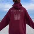 Focus On Jesus – Christian Faith Inspirational Reminder レディース オーバーサイズ パーカー バックプリント Maroon