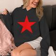 複数の色の赤い星 長袖tシャツ パーカー