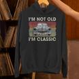 私は年をとっていない私はクラシックで面白い車好きの男性お父さんパパおじいちゃん パーカー