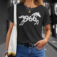 1966 馬 中国の干支 年 パーソナライズ ワードアート Tシャツ 彼女への贈り物