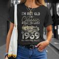 57 歳の誕生日、1969 年以来、クラシックカー、57 歳 Tシャツ 彼女への贈り物