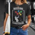 Building Connection Astronaut Autism Tシャツ 彼女への贈り物