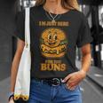 Burger Buddies 「I'm Just Here For The Buns」バーガー Tシャツ 彼女への贈り物