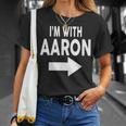 I'm With Aaron 名前 Aaron Tシャツ 彼女への贈り物