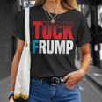 Tuck Frump 面白いアンチトランプデザイン。 Tシャツ 彼女への贈り物