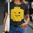 Winking Winky Face ミニフィグ ブリックトイtシャツ Tシャツ 彼女への贈り物