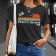 ヴィンテージ ベニス ビーチ カリフォルニア レトロ サンセット サーフィン 70年代のギフト Tシャツ 彼女への贈り物