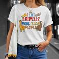 Me Gustan Los Animales Más Que Las Personas Que Amo A Los Amantes Del Bienestar Animal Camiseta unisex Regalos para ella