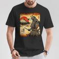 「夜明けの富士山と壮大な侍戦士」 Tシャツ 面白い贈り物