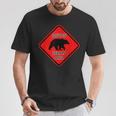 赤い警告標識 クマのエリア標識 Tシャツ 面白い贈り物