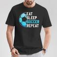 食べる、寝る、サッカーを繰り返す、面白いスポーツ、サッカー愛好家 Tシャツ 面白い贈り物