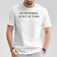 My Boyfriend Is Out Of Town Tシャツ 面白い贈り物